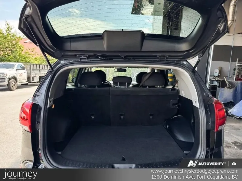 2015 Kia Sportage angle 9