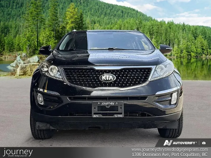 2015 Kia Sportage angle 2