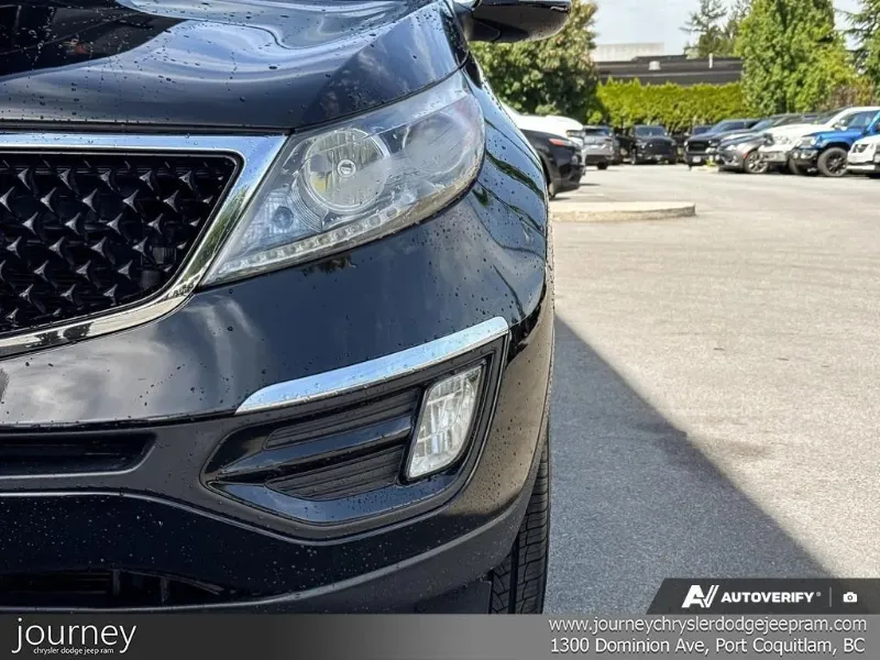 2015 Kia Sportage angle 6