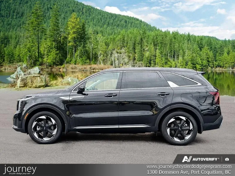 2025 KIA Sorento Hybrid angle 3