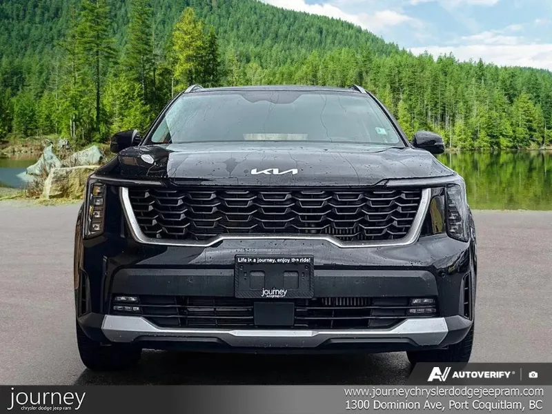 2025 KIA Sorento Hybrid angle 2