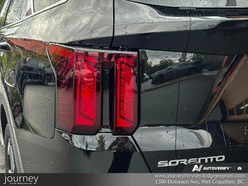 2025 KIA Sorento Hybrid angle 10