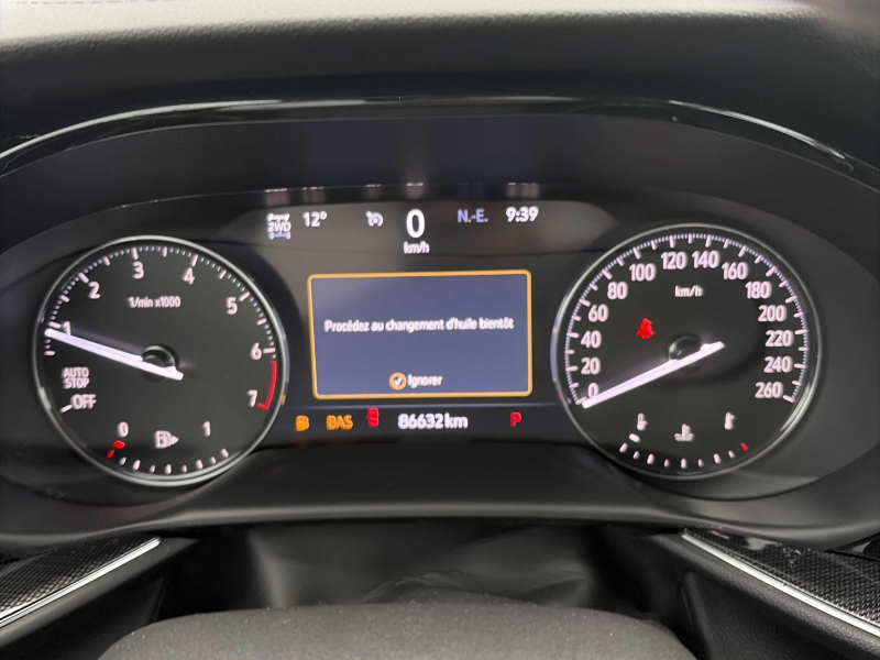 2022 Buick Envision Essence at Alfa Romeo of Winnipeg Winnipeg Manitoba (Image 7/8)