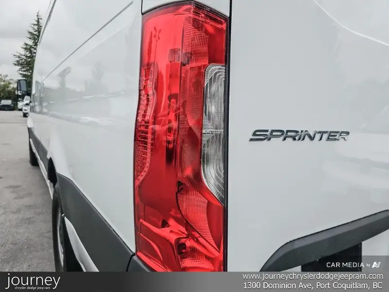 2023 MERCEDES BENZ Sprinter Cargo Van angle 10