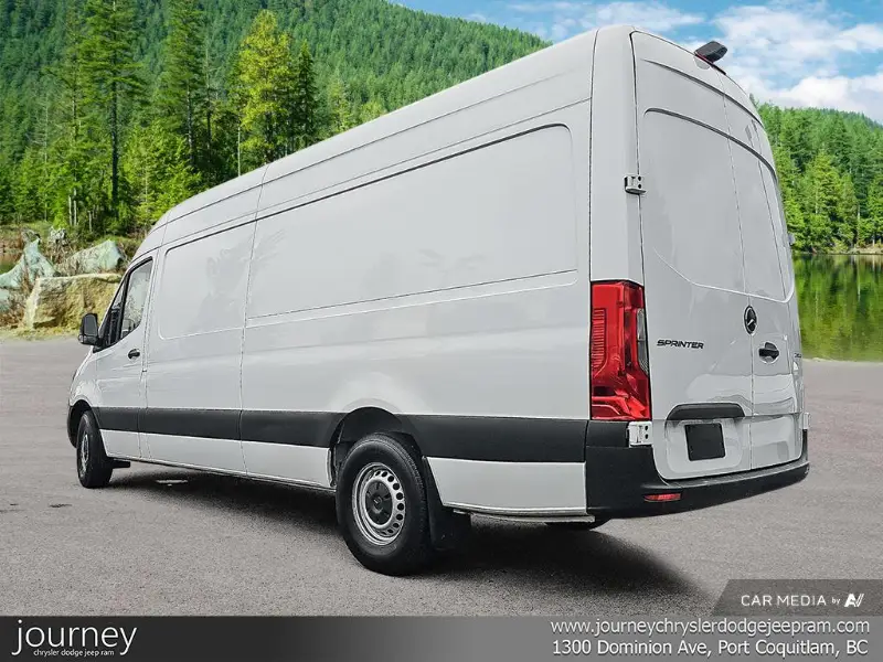 2023 MERCEDES BENZ Sprinter Cargo Van angle 4