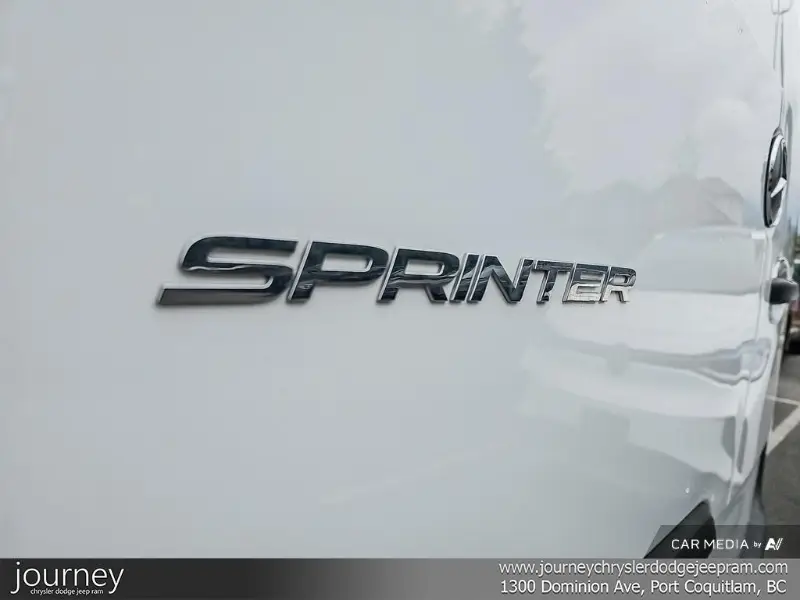 2023 MERCEDES BENZ Sprinter Cargo Van angle 8
