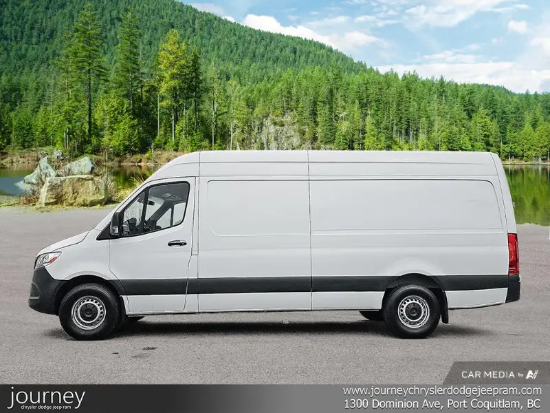 2023 MERCEDES BENZ Sprinter Cargo Van angle 3