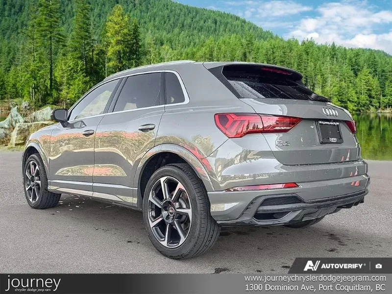 2025 AUDI Q3 angle 4