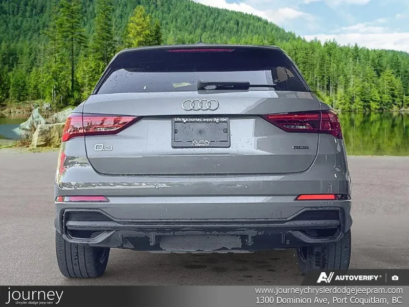 2025 AUDI Q3 angle 5