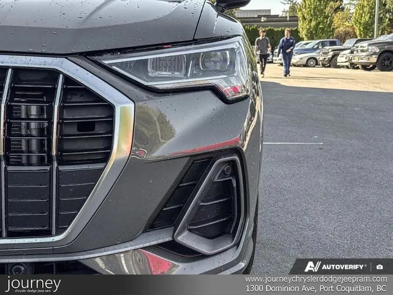 2025 AUDI Q3 angle 8