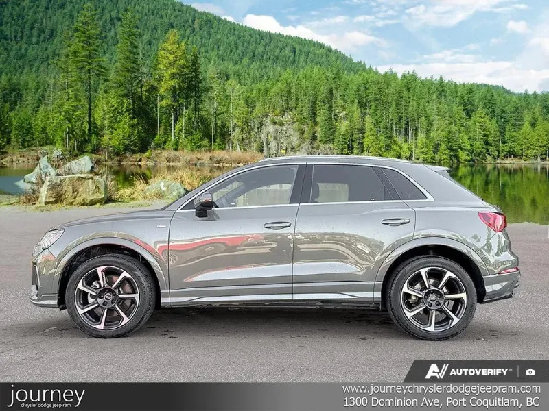 2025 AUDI Q3 angle 3