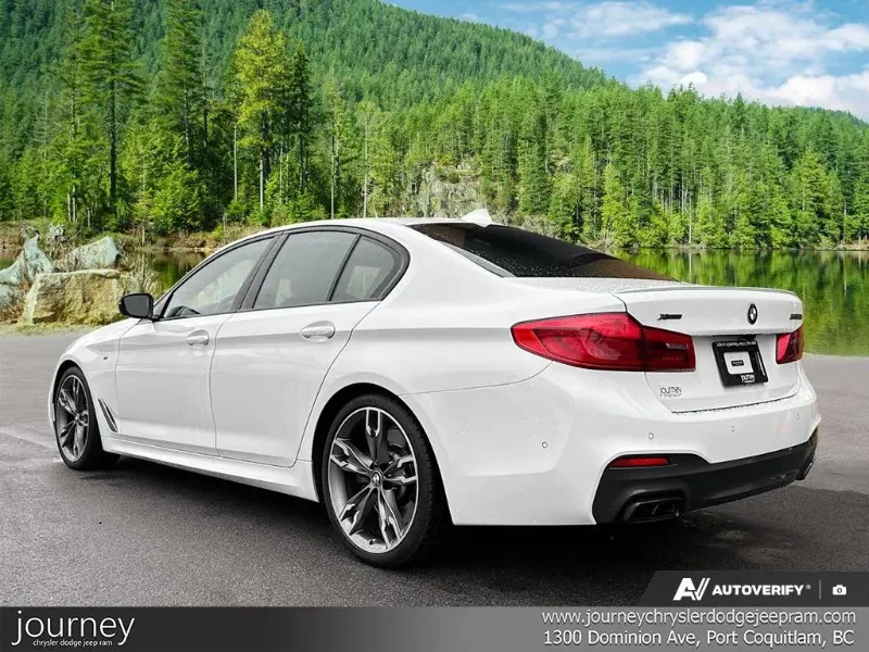 2020 BMW 5 Series angle 5