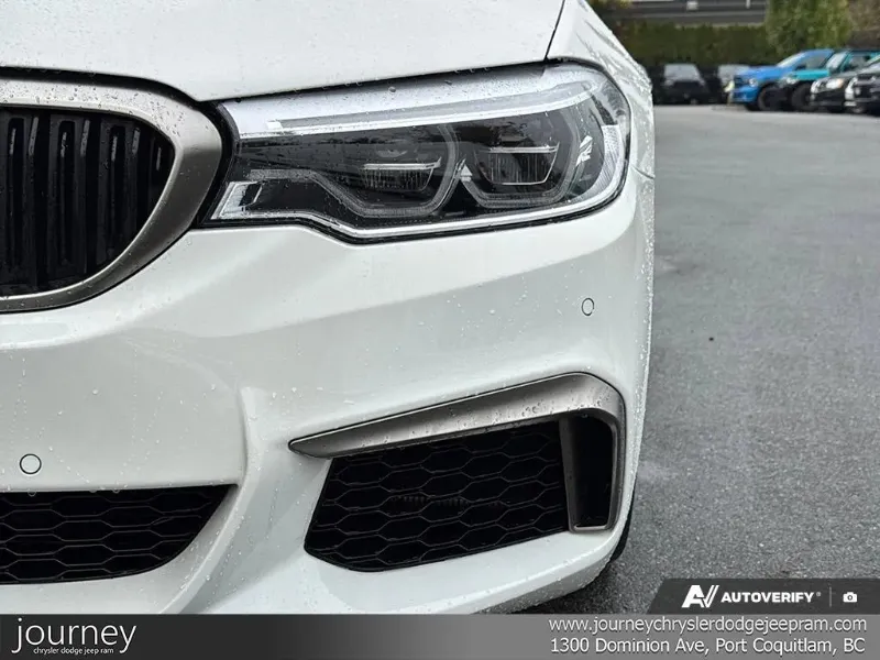 2020 BMW 5 Series angle 8