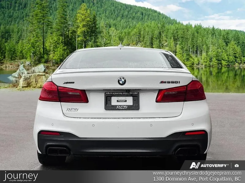 2020 BMW 5 Series angle 6