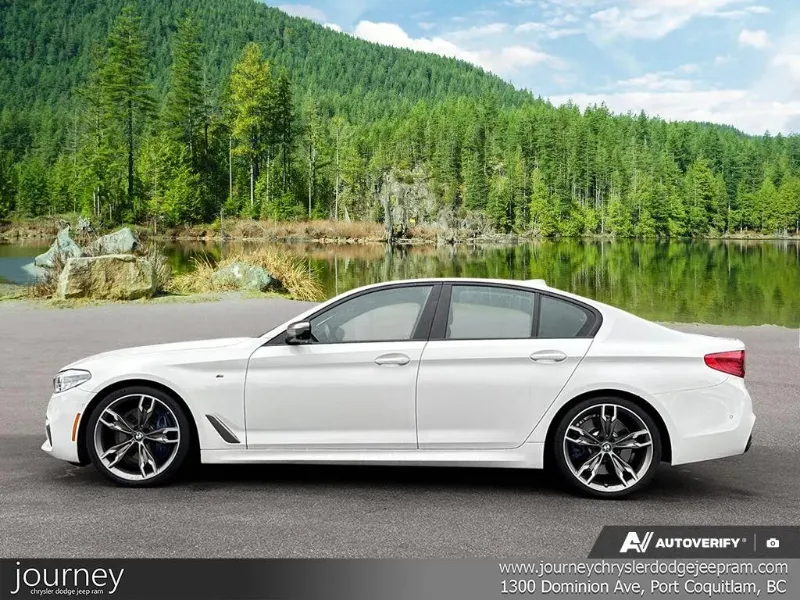 2020 BMW 5 Series angle 4