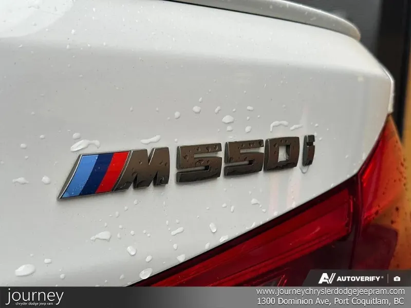 2020 BMW 5 Series angle 9