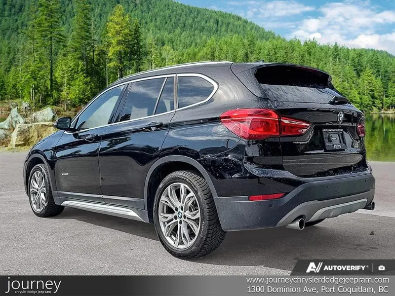 2018 BMW X1 angle 4