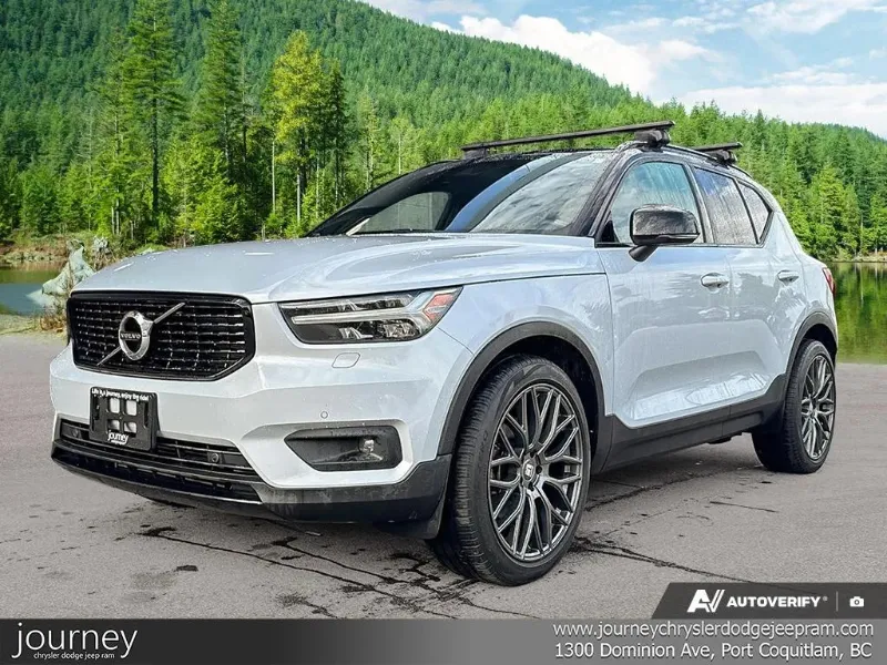 2022 VOLVO XC40 — photo 1 of 10