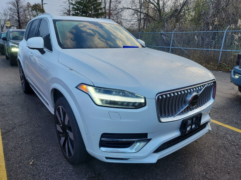 Volvo XC90 Recharge T8 Plus Bright Theme 7-Passenger eAWD