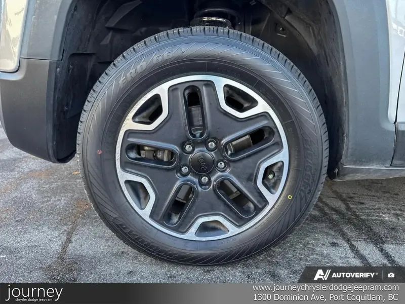 2017 JEEP Renegade angle 7