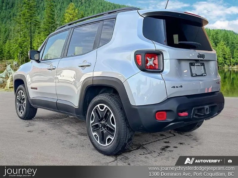2017 JEEP Renegade angle 5