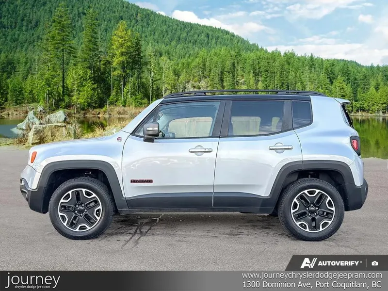2017 JEEP Renegade angle 4