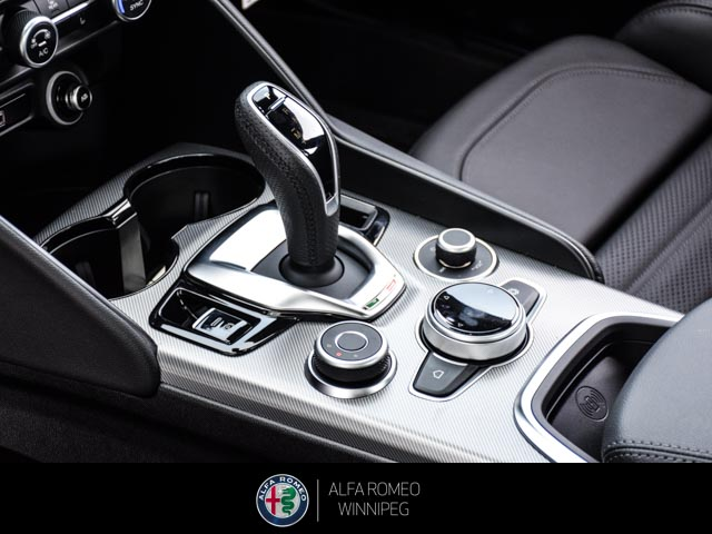 2025 ALFA ROMEO Giulia   at Alfa Romeo of Winnipeg Winnipeg Manitoba (Image 15/22)