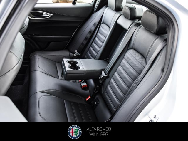 2025 ALFA ROMEO Giulia   at Alfa Romeo of Winnipeg Winnipeg Manitoba (Image 17/22)