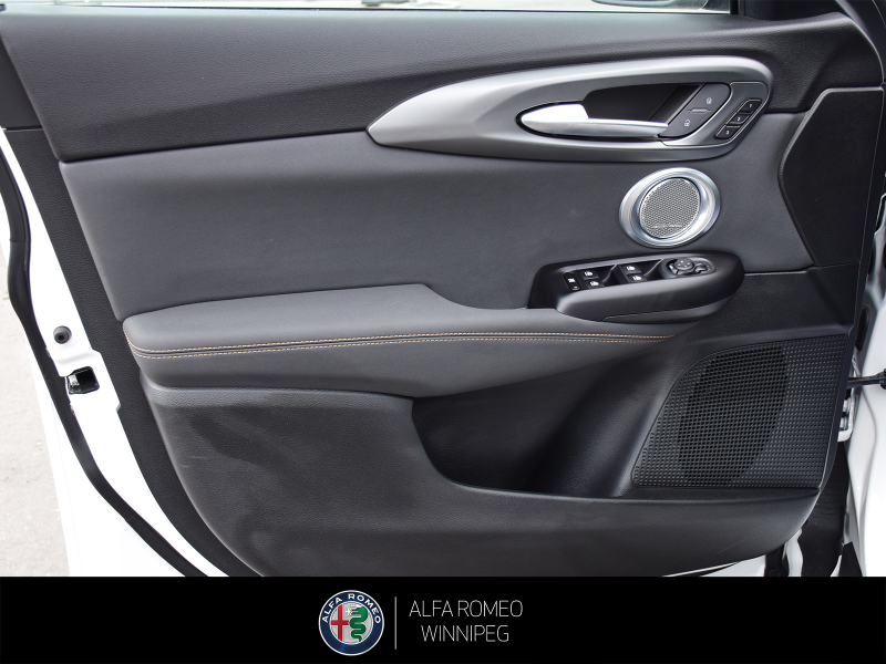2025 ALFA ROMEO Tonale Veloce  at Alfa Romeo of Winnipeg Winnipeg Manitoba (Image 13/28)