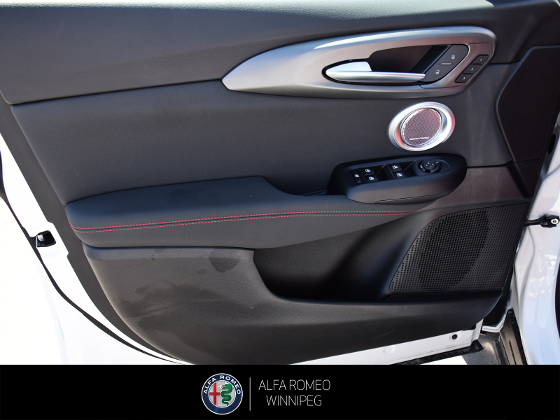 2026 ALFA ROMEO Tonale Veloce at Alfa Romeo of Winnipeg Winnipeg Manitoba (Image 12/26)