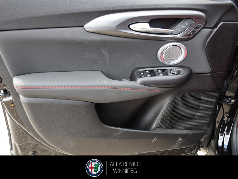 2026 ALFA ROMEO Tonale Veloce at Alfa Romeo of Winnipeg Winnipeg Manitoba (Image 12/23)