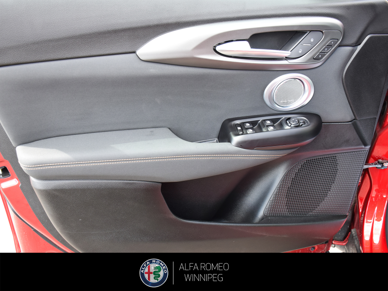 2026 ALFA ROMEO Tonale Veloce at Alfa Romeo of Winnipeg Winnipeg Manitoba (Image 13/27)
