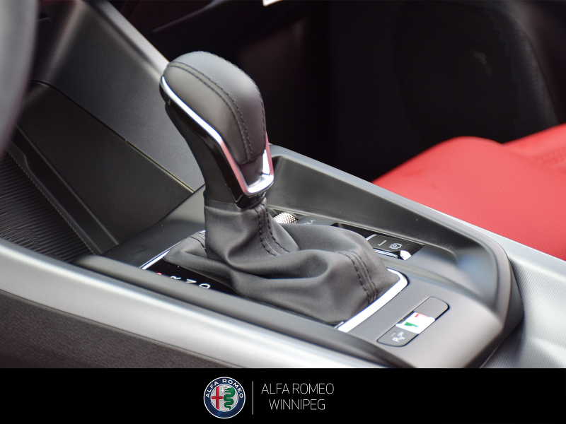 2026 ALFA ROMEO Tonale Veloce at Alfa Romeo of Winnipeg Winnipeg Manitoba (Image 17/28)