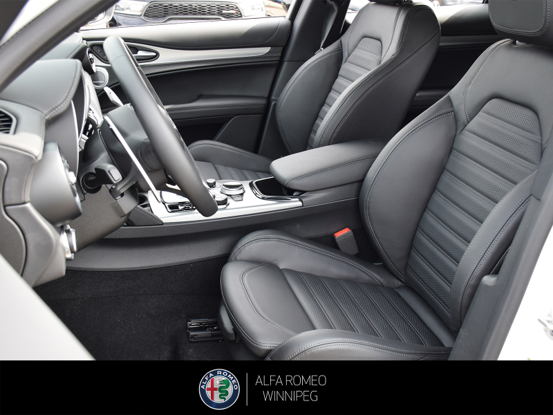 2025 ALFA ROMEO Stelvio at Alfa Romeo of Winnipeg Winnipeg Manitoba (Image 18/27)
