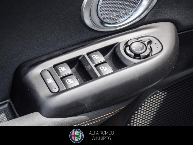 2025 ALFA ROMEO Tonale EAWD (PHEV) Veloce at Alfa Romeo of Winnipeg Winnipeg Manitoba (Image 13/26)