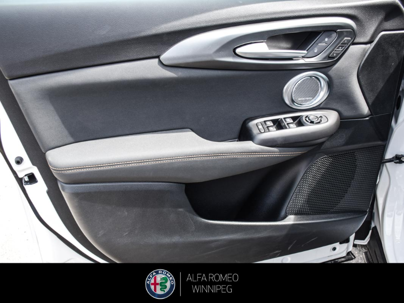 2025 ALFA ROMEO Tonale EAWD (PHEV) Veloce at Alfa Romeo of Winnipeg Winnipeg Manitoba (Image 12/26)