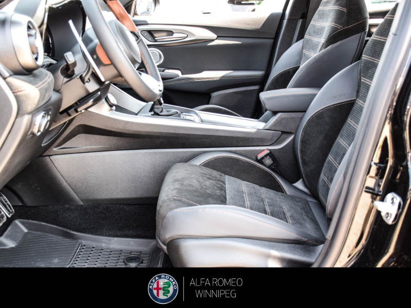 2025 ALFA ROMEO Tonale EAWD (PHEV) Intensa  at Alfa Romeo of Winnipeg Winnipeg Manitoba (Image 15/25)