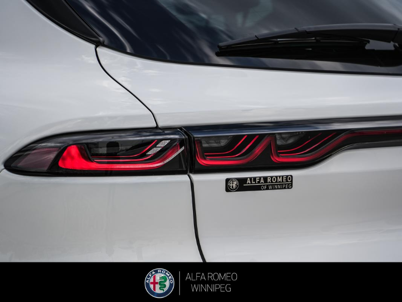 2025 ALFA ROMEO Tonale EAWD (PHEV) Tributo  at Alfa Romeo of Winnipeg Winnipeg Manitoba (Image 12/32)