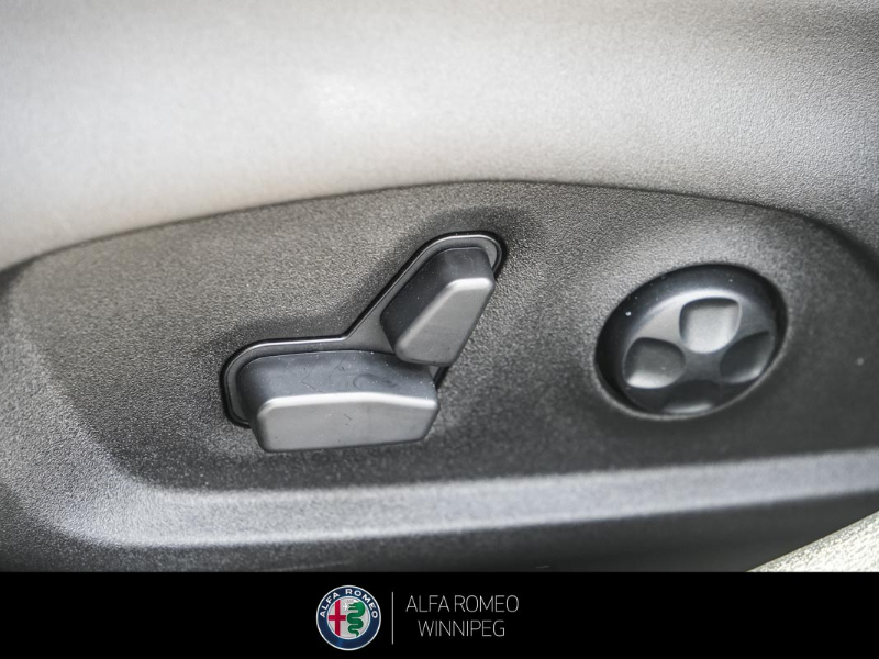 2025 ALFA ROMEO Tonale EAWD (PHEV) Tributo  at Alfa Romeo of Winnipeg Winnipeg Manitoba (Image 18/32)