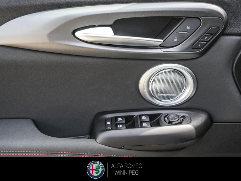 2025 ALFA ROMEO Tonale EAWD (PHEV) Tributo  at Alfa Romeo of Winnipeg Winnipeg Manitoba (Image 15/32)