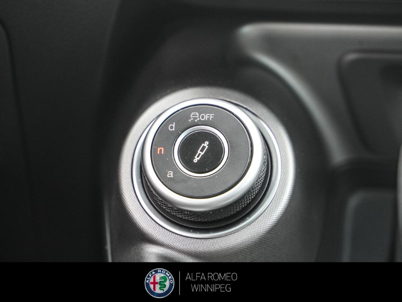 2025 ALFA ROMEO Tonale EAWD (PHEV) Tributo  at Alfa Romeo of Winnipeg Winnipeg Manitoba (Image 29/32)