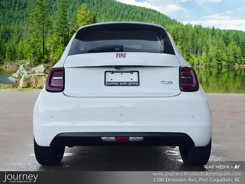 2024 FIAT 500e angle 6