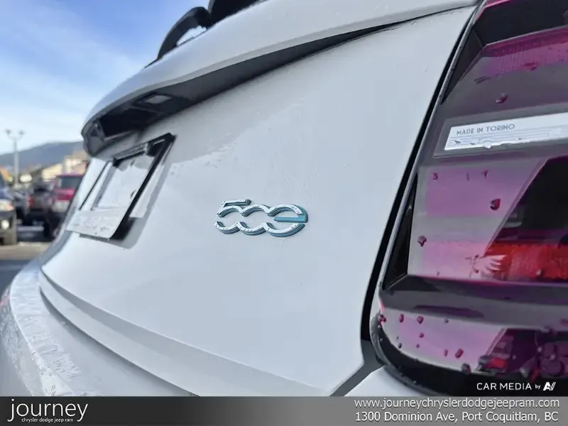 2024 FIAT 500e angle 9